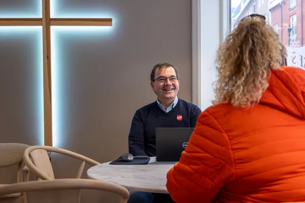 Hjelper folk til en ny start